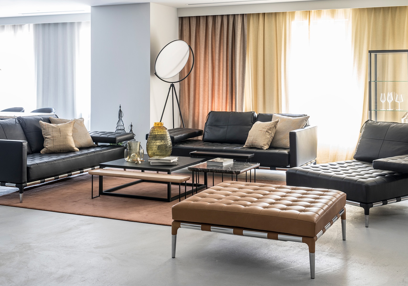 Cassina（カッシーナ）241-32 PRIVE 2人掛ワイド 黒革（13X606