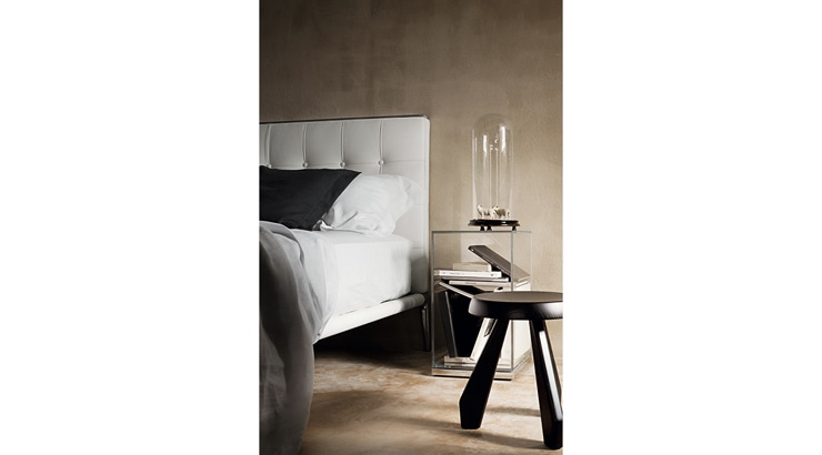 L26 VOLAGE BED（ヴォラージュ ベッド・サイドテーブル） Cassina