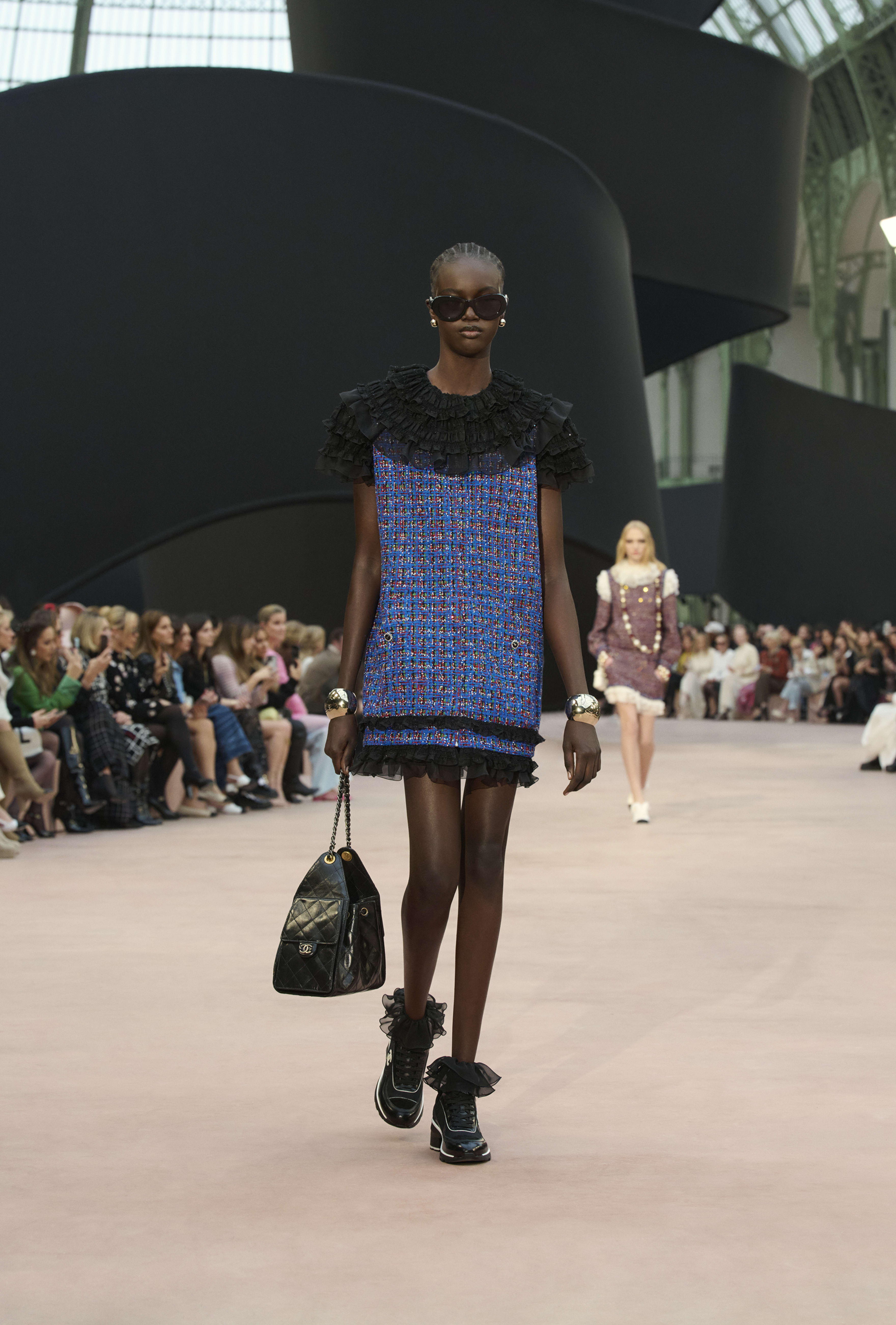 ピアス - メタル、ライトゴールド — ファッション | CHANEL シャネル