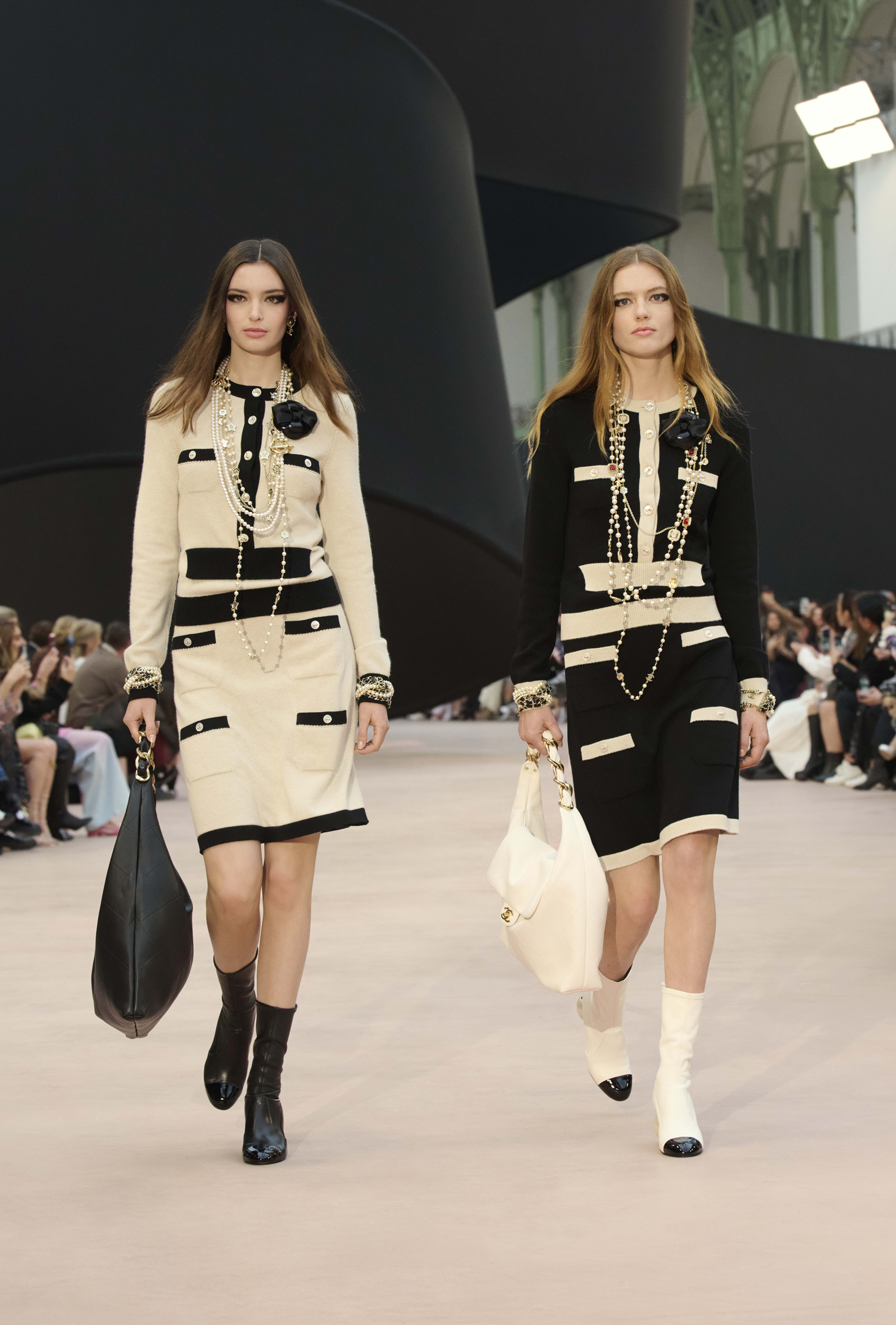 スカート - カシミヤ、ブラック & ライトベージュ — ファッション