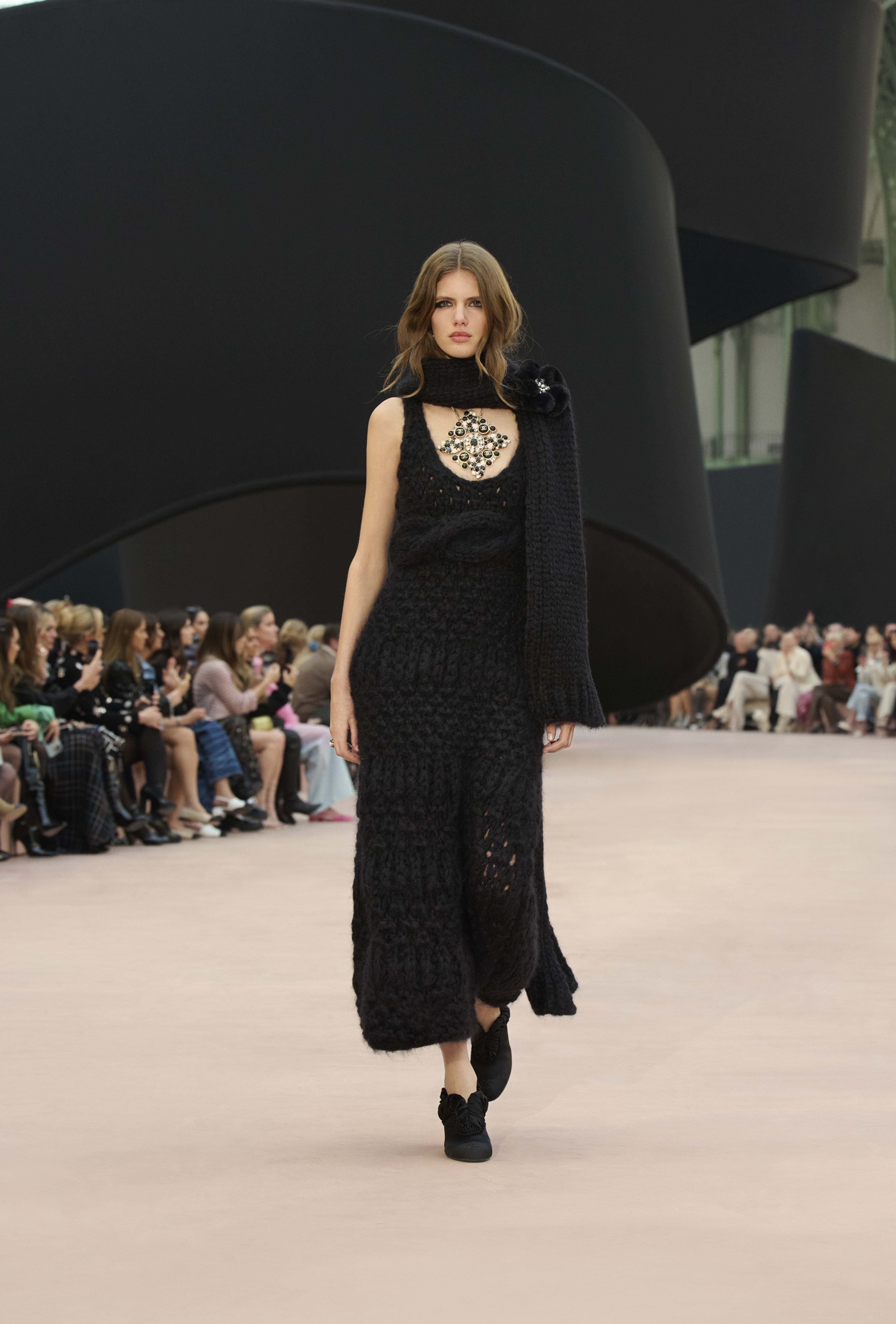 カメリア モチーフ ブローチ - ミックス ファイバー、ストラス