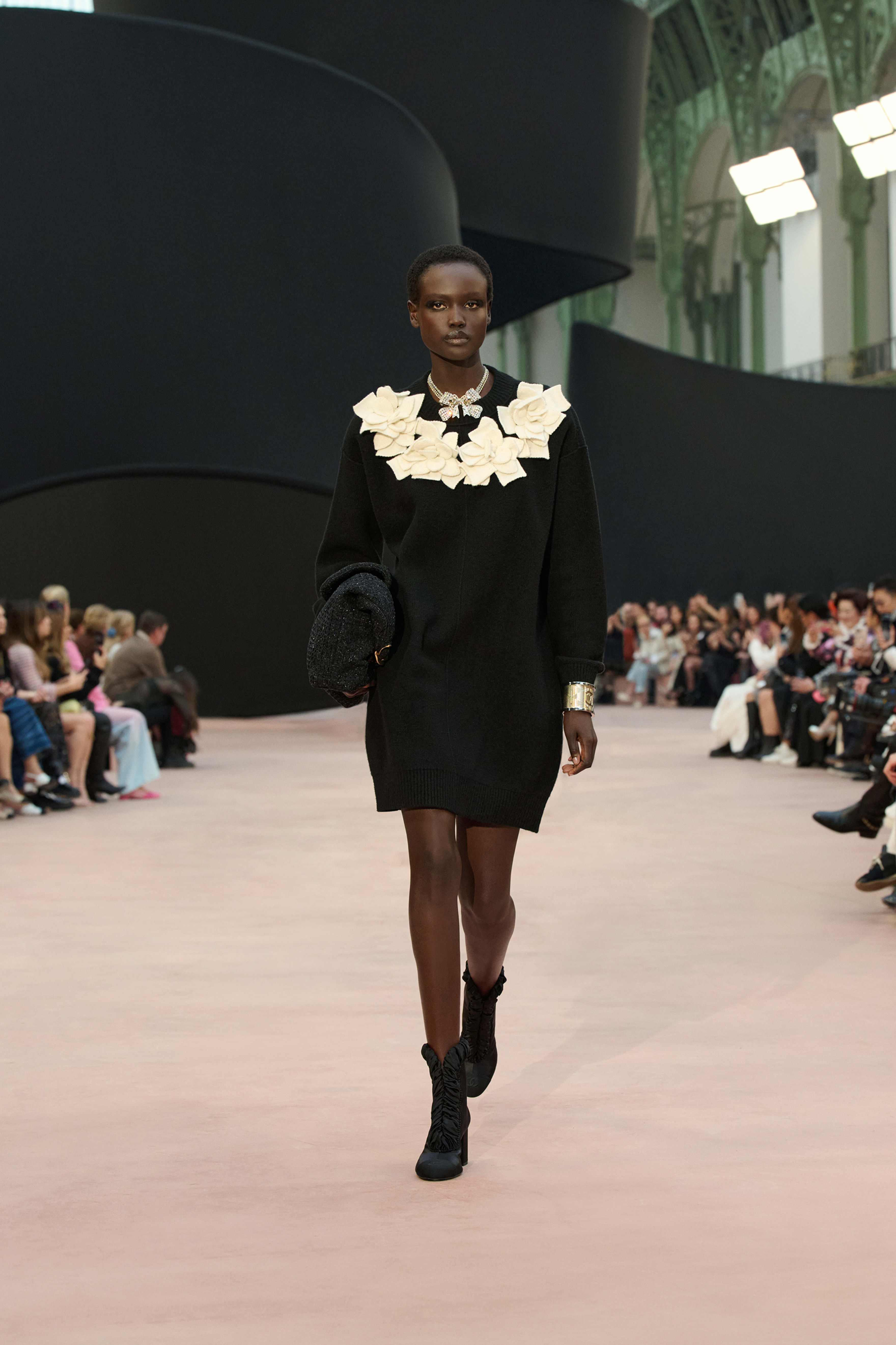 ドレス - ウール & カシミヤ、ブラック & ホワイト — ファッション