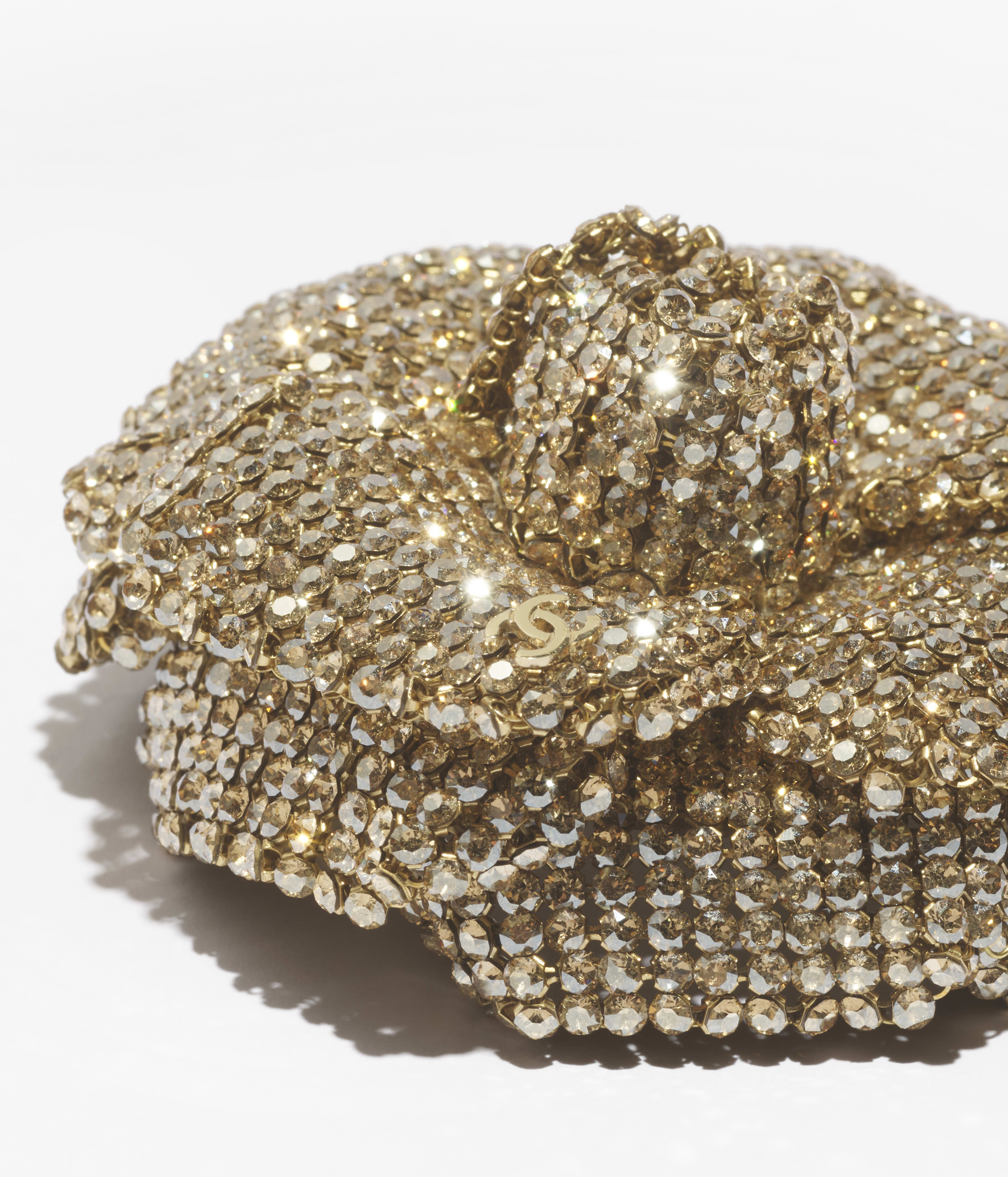 カメリア モチーフ ブローチ - ストラス、ゴールド — ファッション