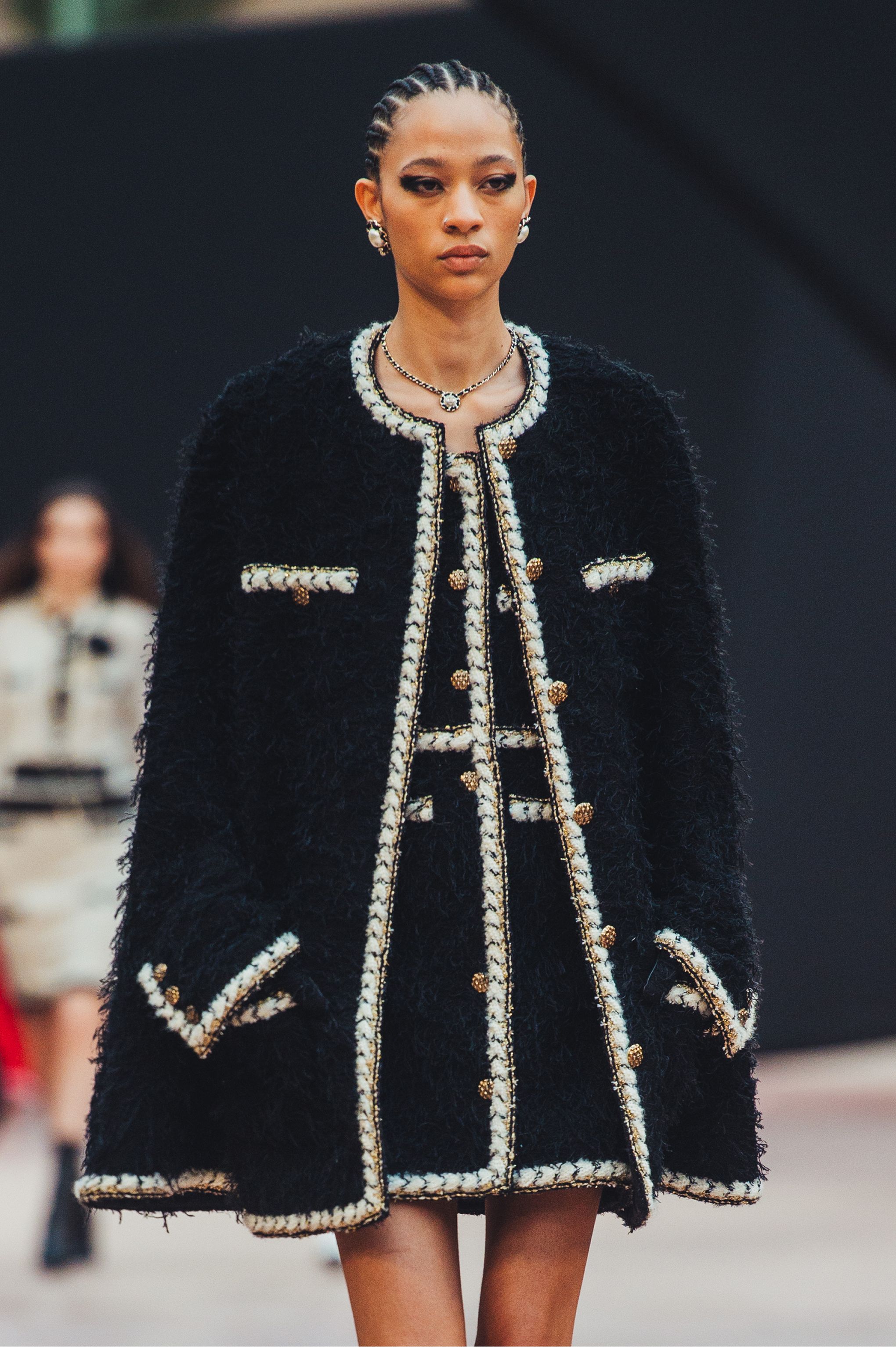 ケープ - ウール ツイード、ブラック & エクリュ — ファッション