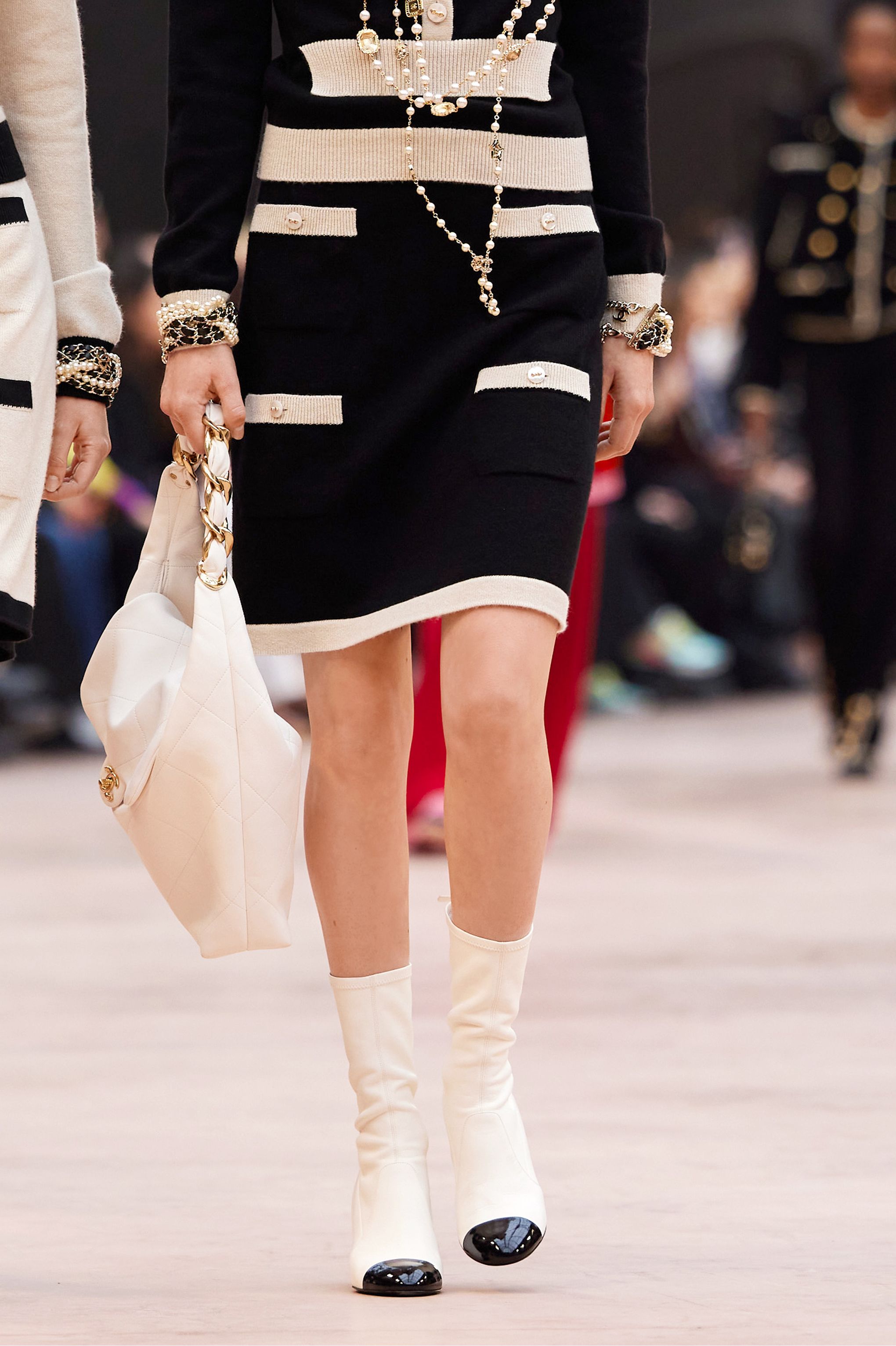 スカート - カシミヤ、ブラック & ライトベージュ — ファッション