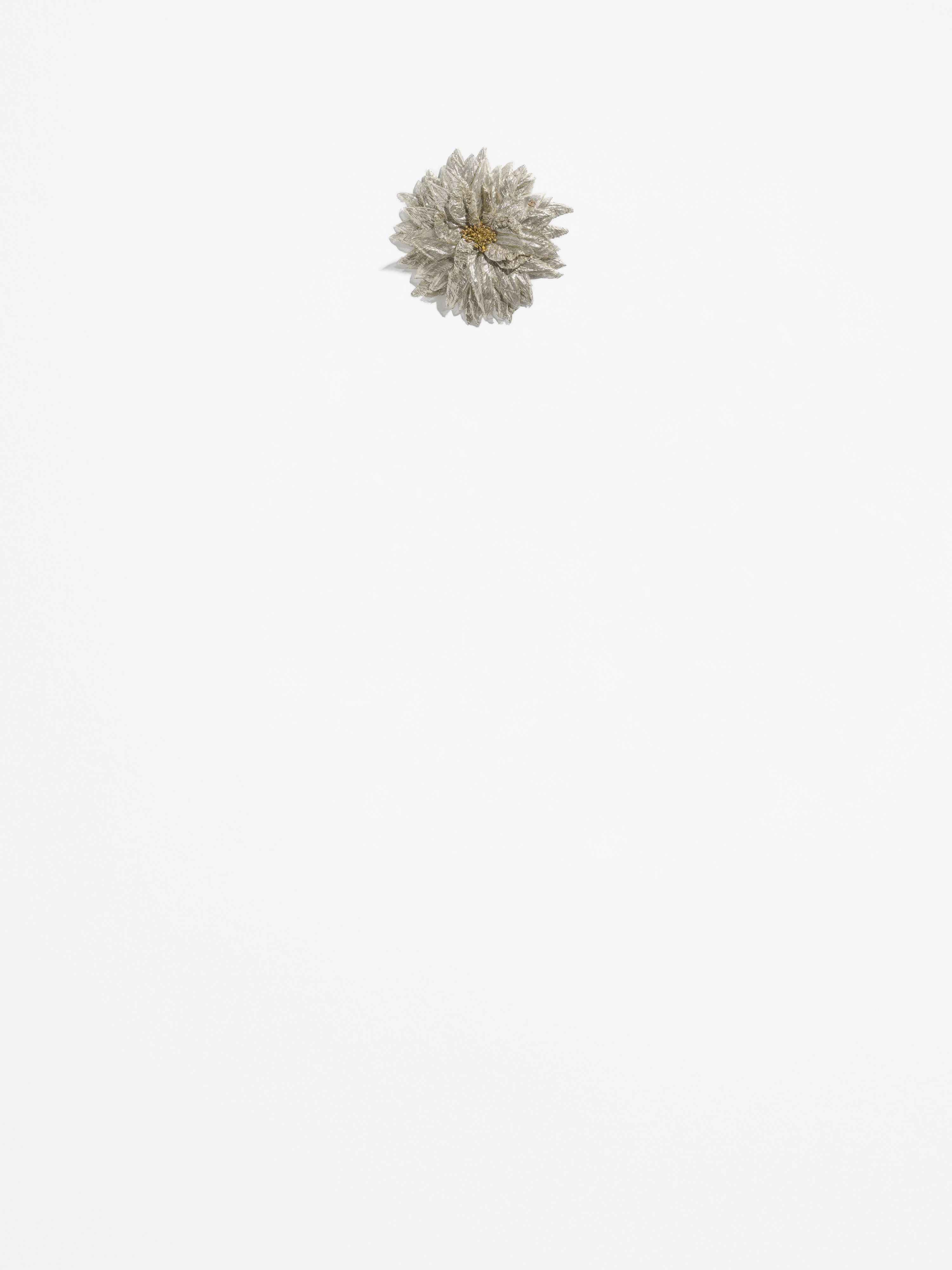 カメリア モチーフ ブローチ - シルク & ミックス ファイバー