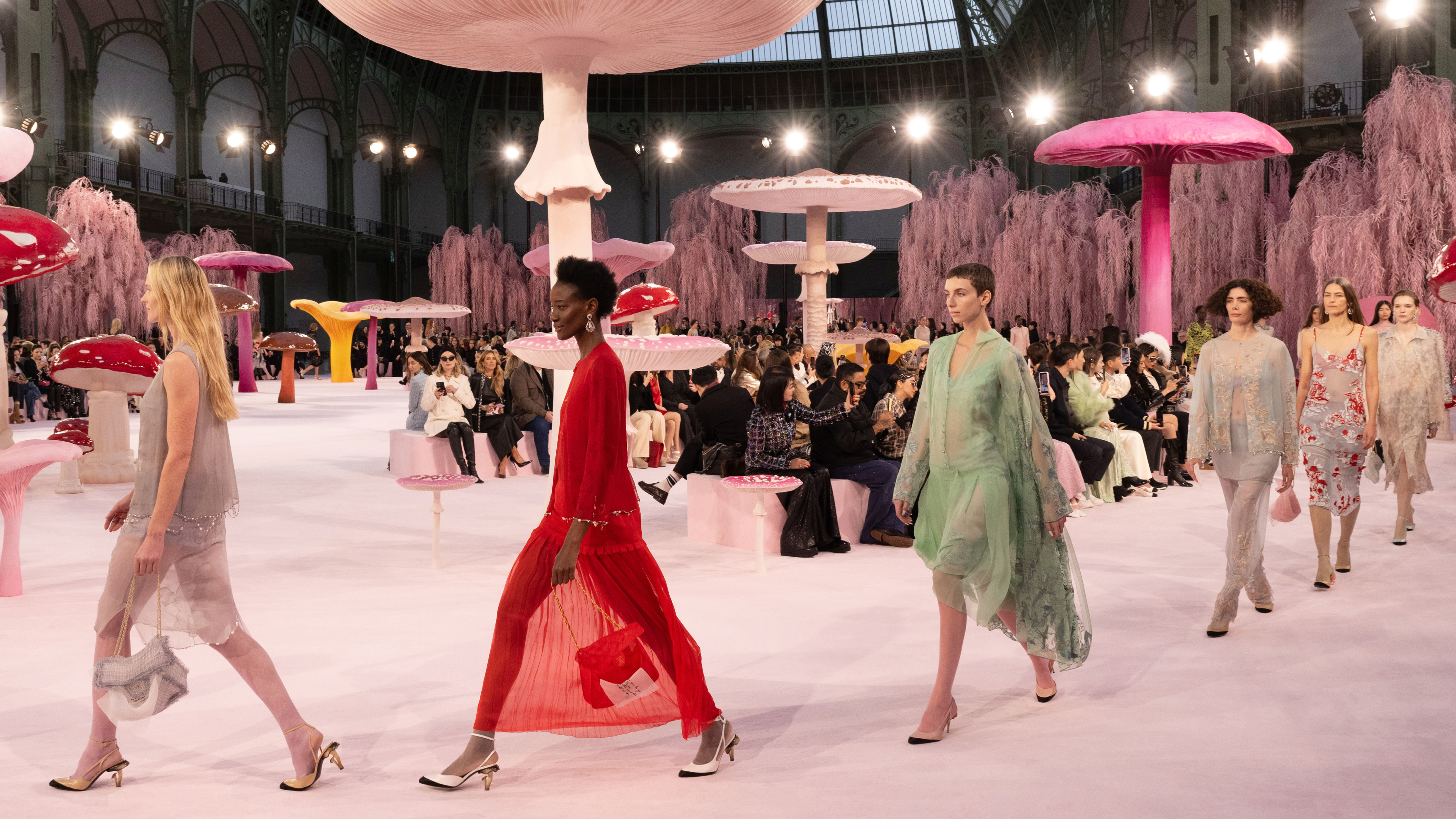 シャネル 公式サイト：CHANEL.COM - ファッション | CHANEL シャネル