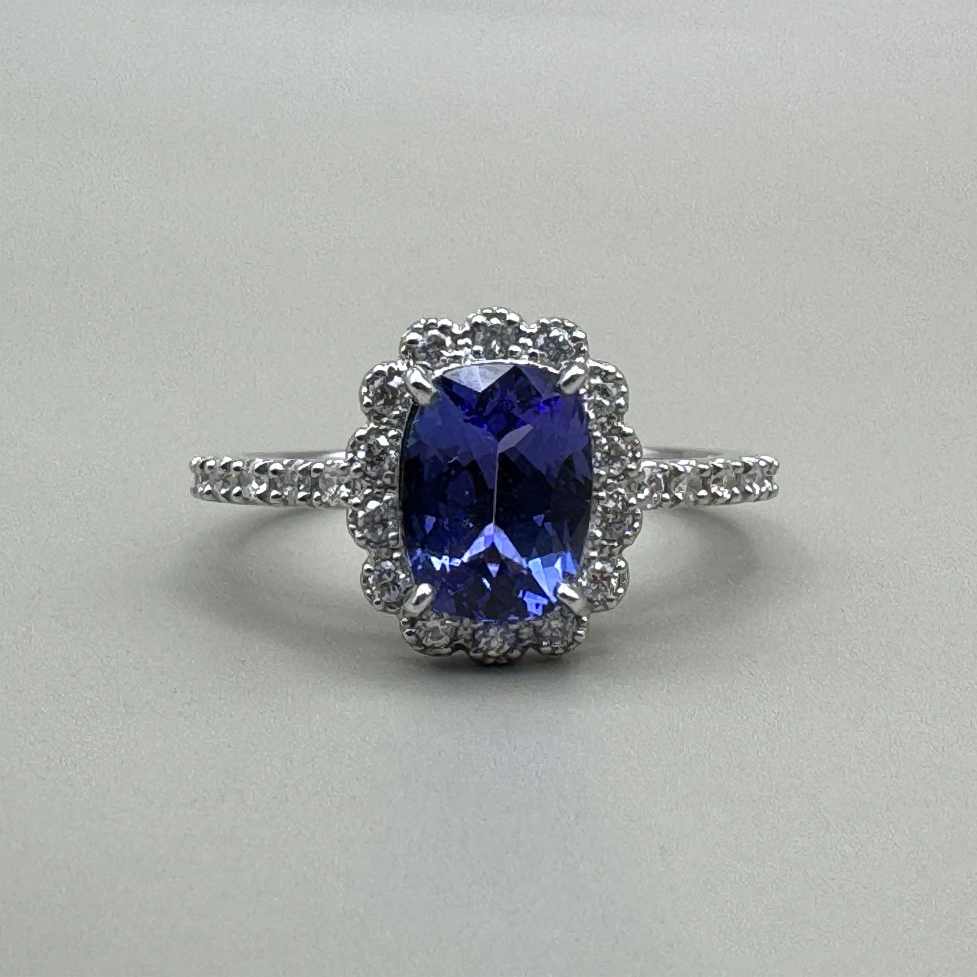 Pt950タンザナイトダイヤリング – 宝石修飾工房波多ゑ