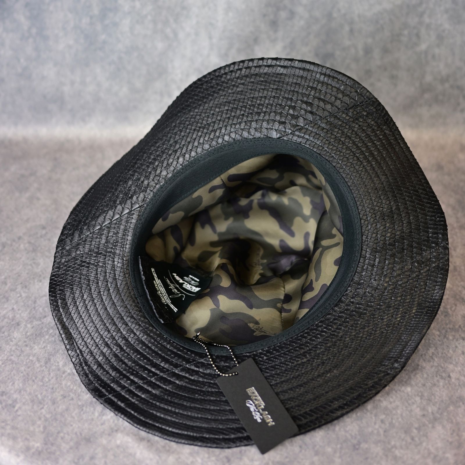 ISAMU KATAYAMA BACKLASH - オイルパイソン レザーハット (BLACK