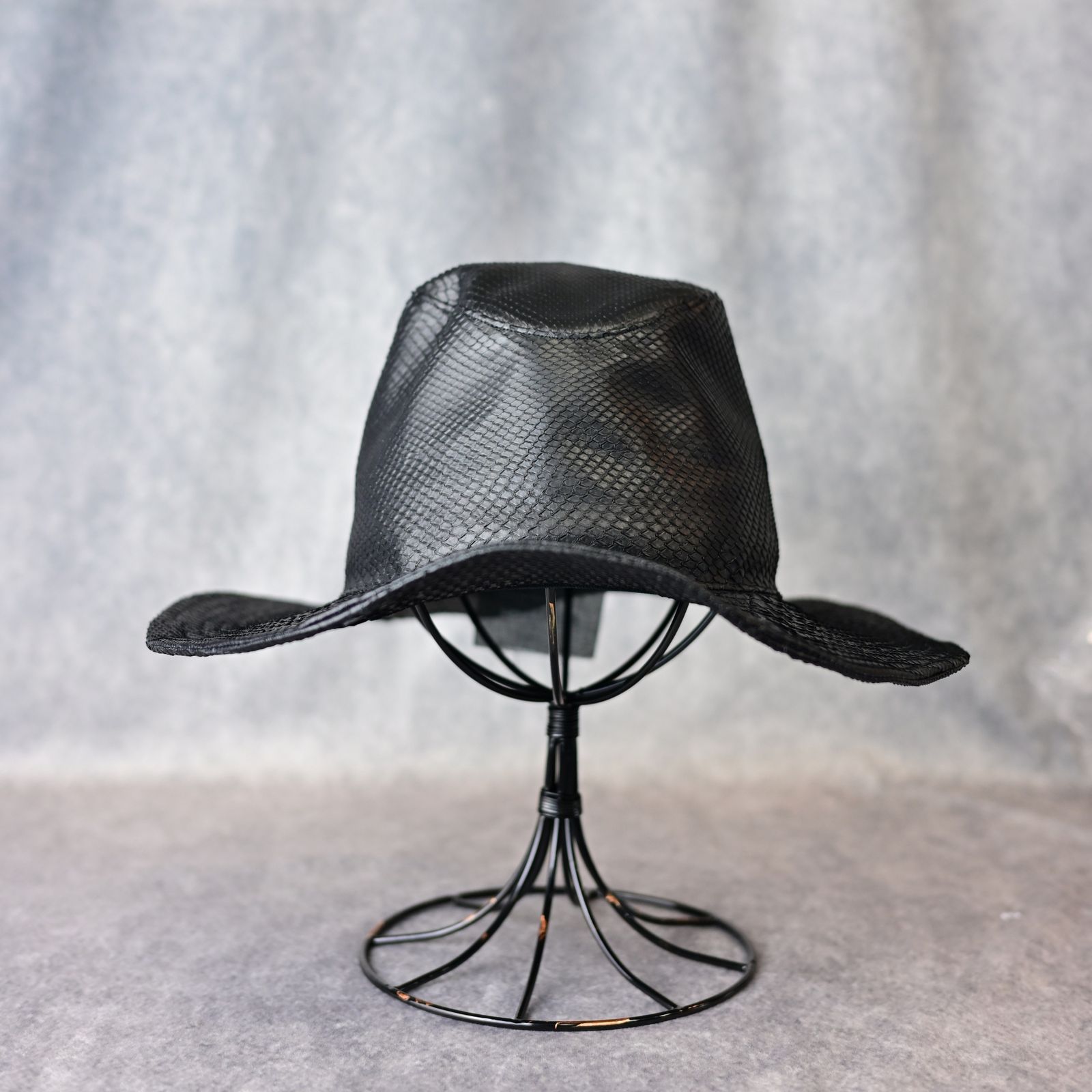 ISAMU KATAYAMA BACKLASH - オイルパイソン レザーハット (BLACK