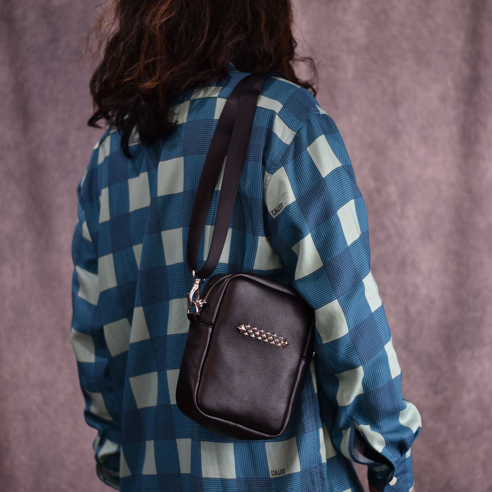 CALEE - STUDS LEATHER SHOULDER POUCH ＜TYPE A＞ (BLACK) / スタッズ