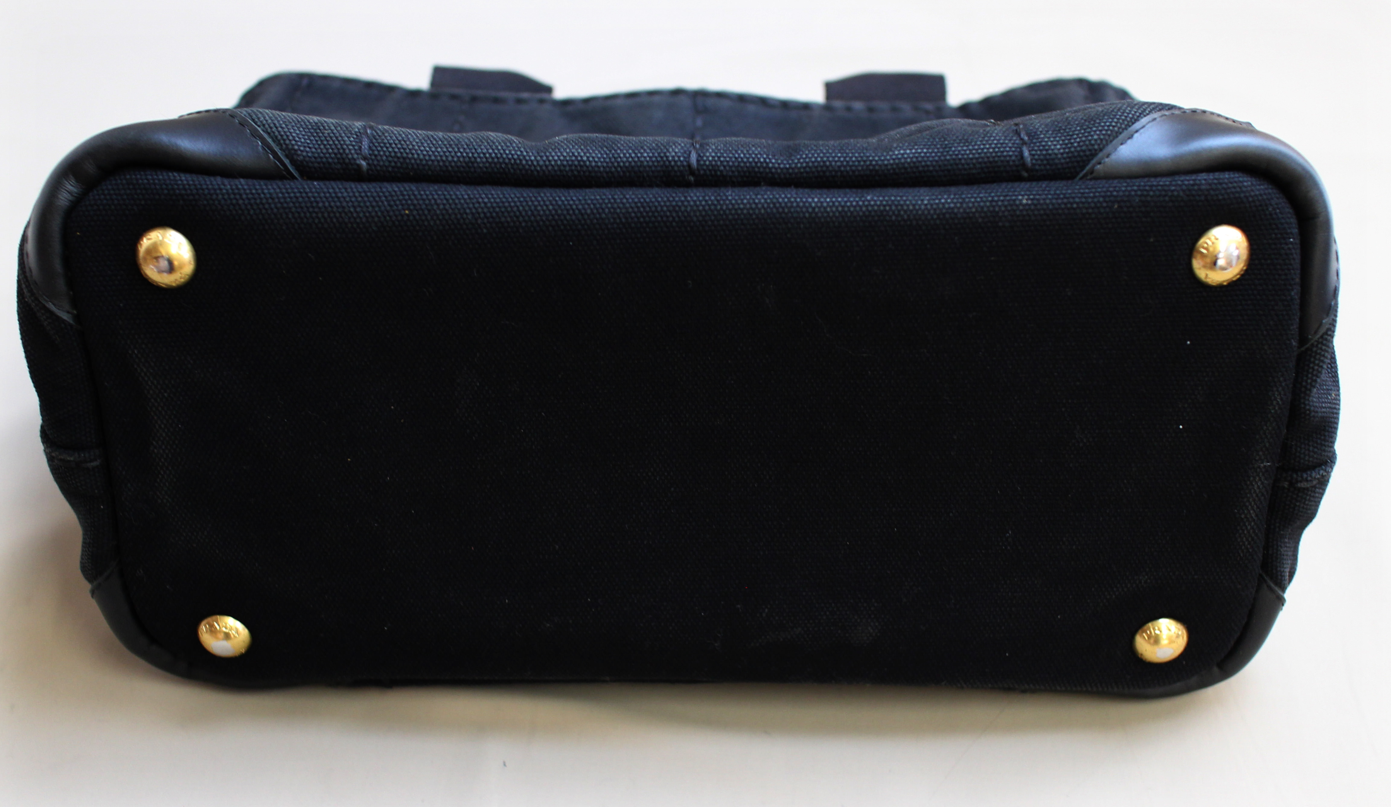 プラダ カナパ（ブラック）の四つ角破れ修理ビフォー&アフター | 高級