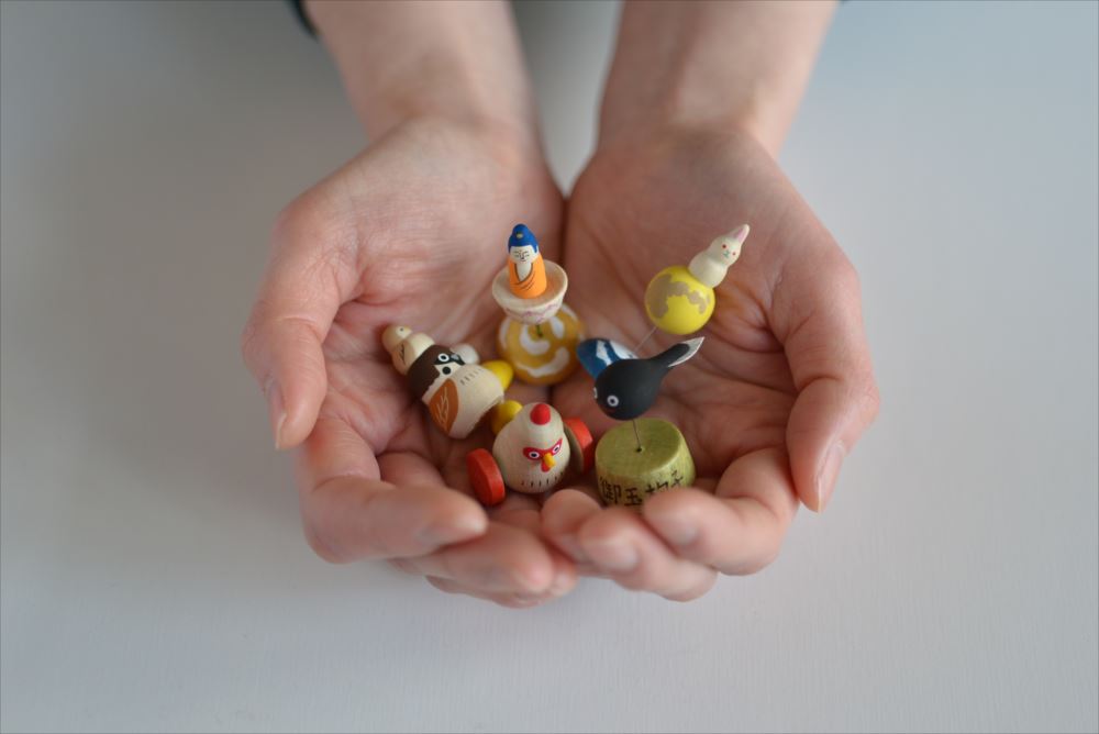 倉敷意匠 Ω社の木玩(うつくしき物 / 雀の親子)