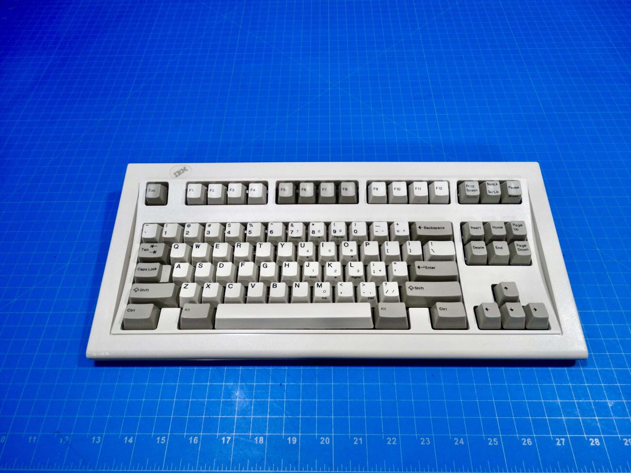 IBM model M 84-key (space saving SSK) 1391472 28 OCT 87
