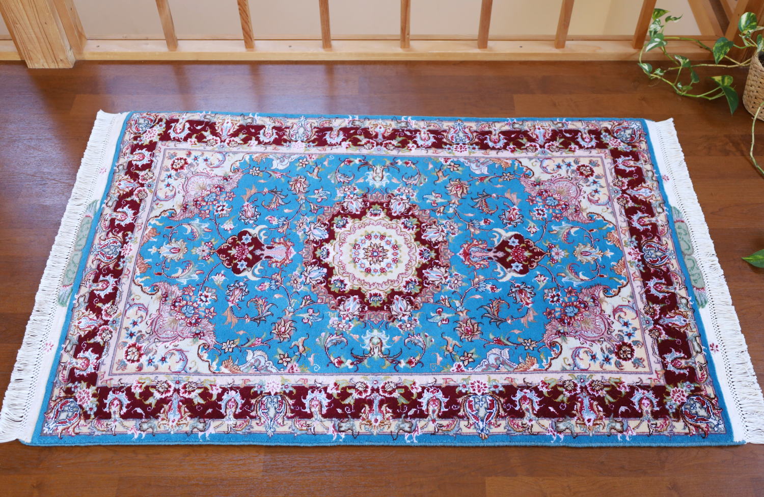 ペルシャ絨毯 玄関マットサイズ タブリーズ産 オーリヤ模様・水色