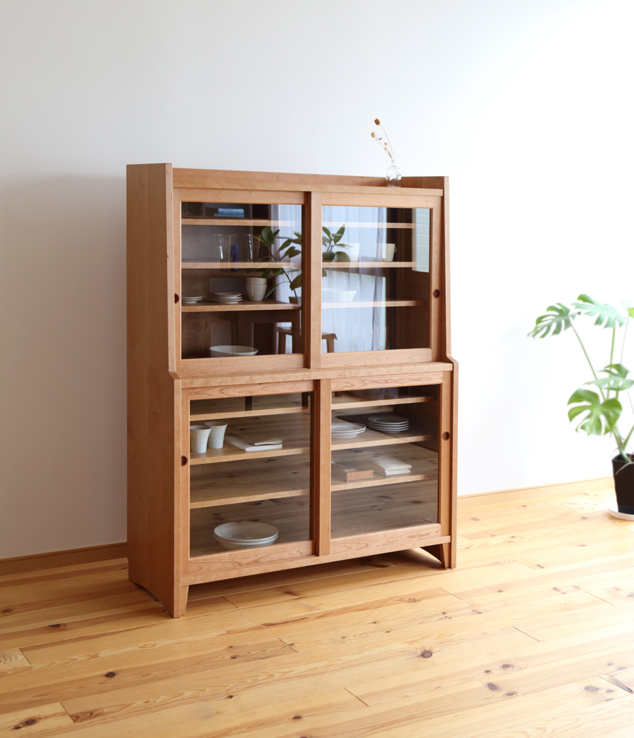 チェリー無垢材 引き戸のオーダーキャビネット（食器棚） C-255・家具