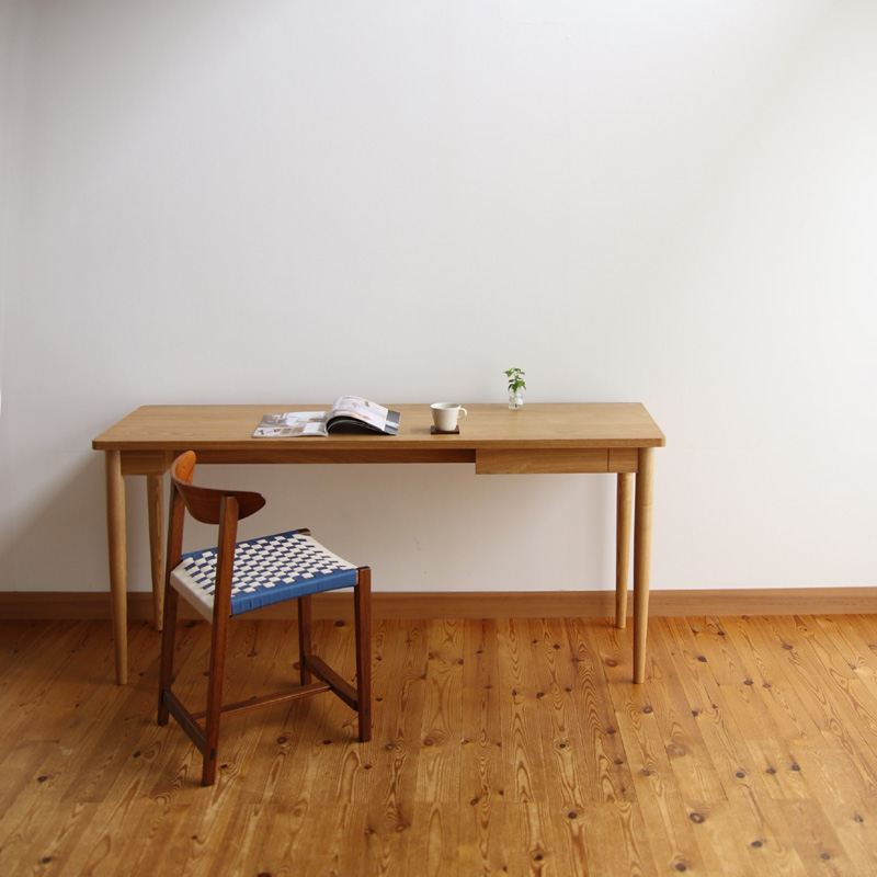 家具工房クラポ・丸テーパー脚のデスク（幅160cm奥行き50cm）ミシン台