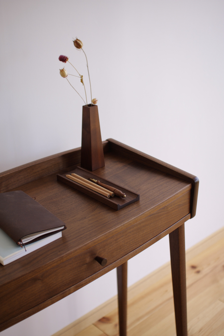 ウォールナット無垢材のコンソールテーブル・T-132 長野安曇野 家具