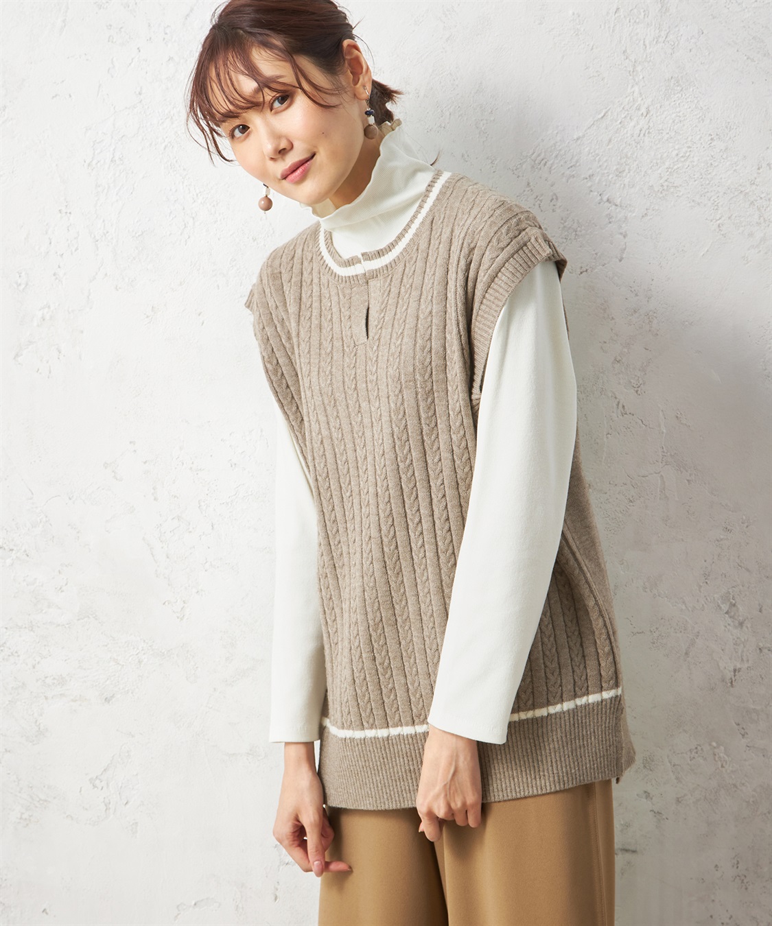 ケーブル編みベスト Petit Honfleur｜クロスプラス公式通販サイト