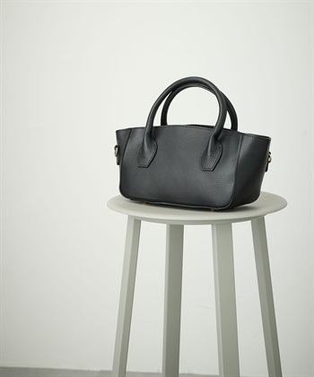 AULENTTI】レザー2WAYハンドBAG N.O.R.C｜クロスプラス公式通販サイト