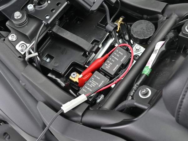 バイク用維持（微弱）充電器 12Vバイク用鉛バッテリー専用 - DAYTONA