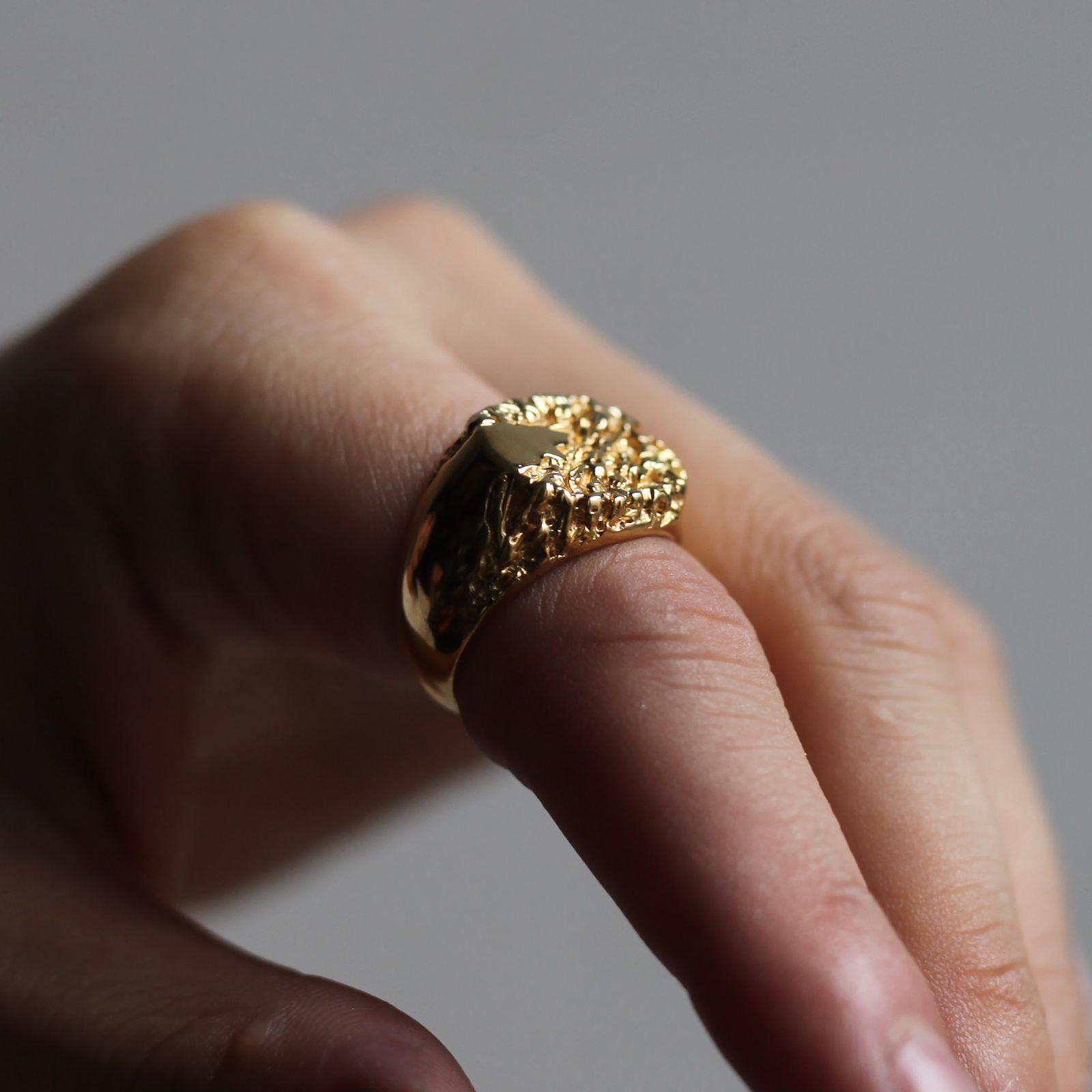 MARIA BLACK - 【残り一点】Rock Signet Ring(GOLD) | ACRMTSM ONLINE