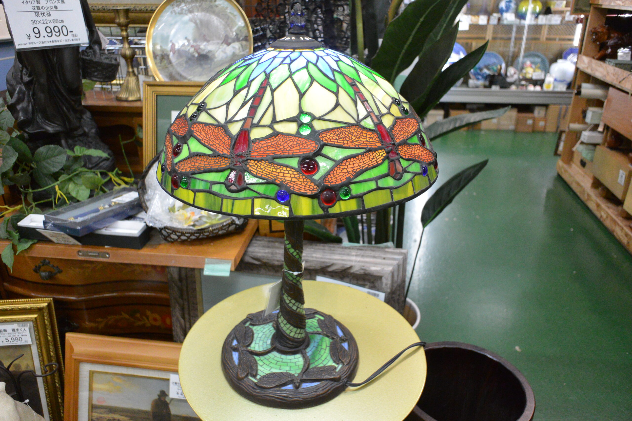 三越製作所 ステンドグラスランプ トンボを買取させて頂きました。【愛