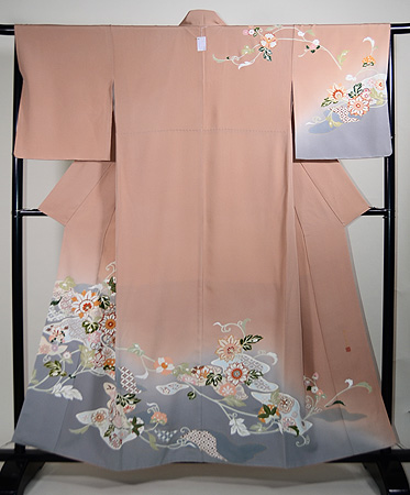 ピンクぼかしの花唐草加賀友禅訪問着