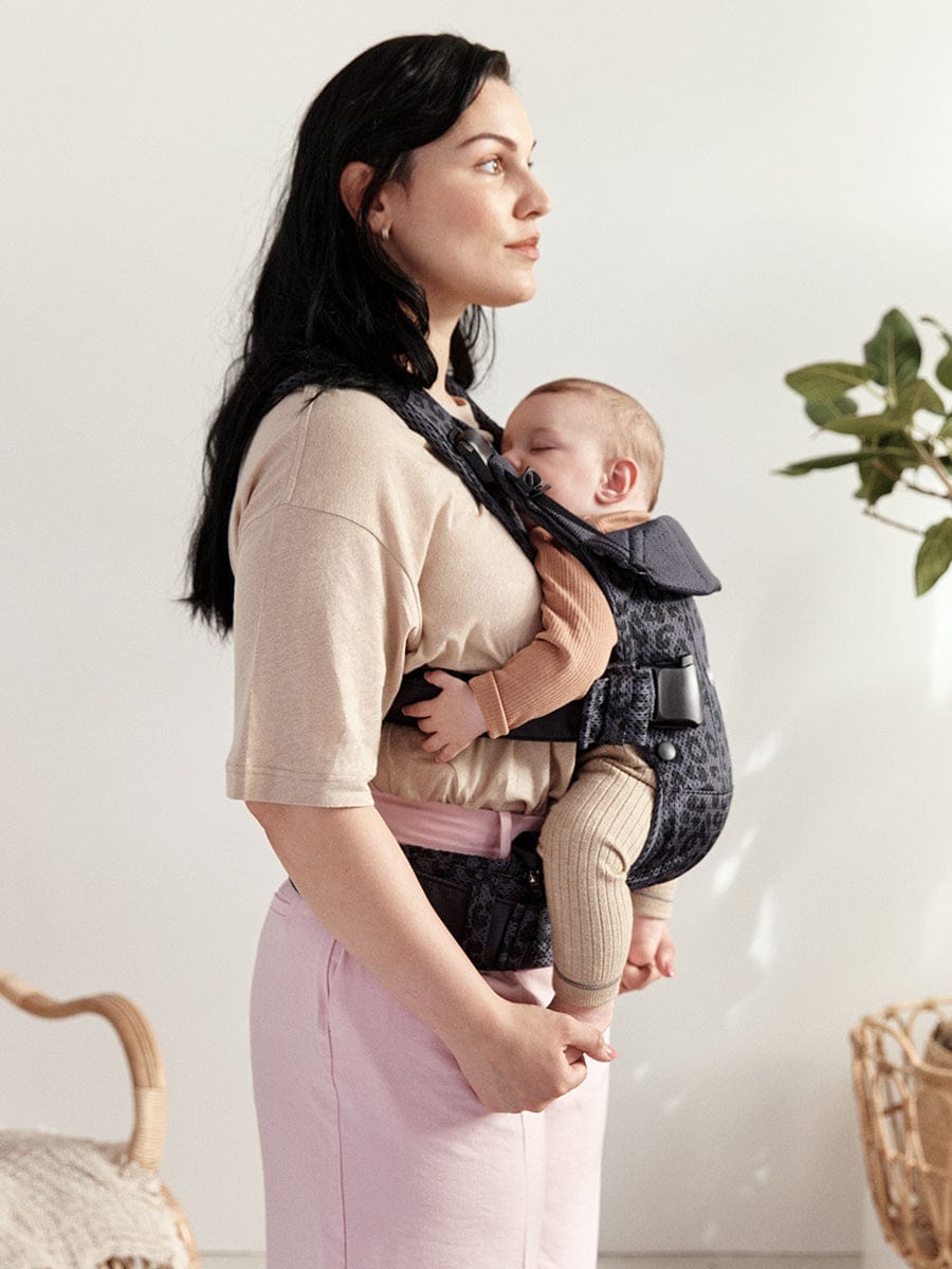 BabyBjörn Baby Carrier One Air 3D Mesh, Anthracite Leopard – Albee