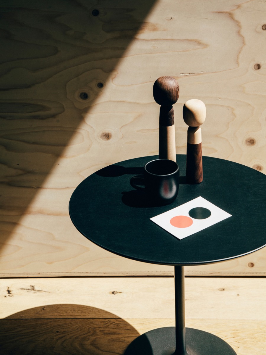 Arper Dizzie: Tables with Round, Oval, Square Top | Arper JP