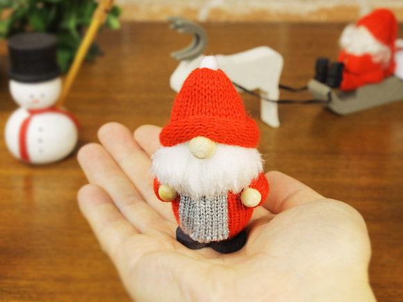 スウェーデン 木製ハンドメイドのトムテドール レッド/クリスマス