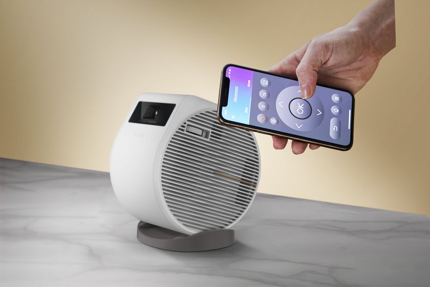 天井投影に対応 135度の角度調整機能を備えた モバイル LED