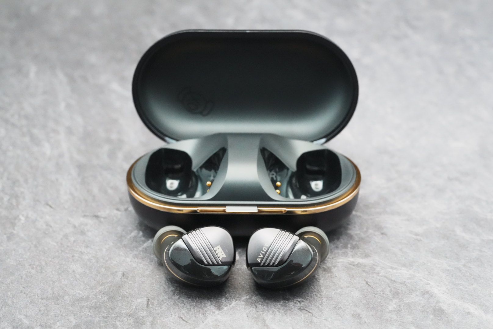 ピヤホン8（AVIOT TE-W1-PNK）レビュー。これは、かなりの高コスト