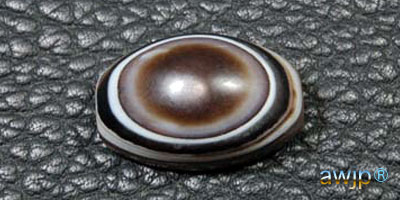 天眼石・天眼珠 - 羊眼板珠と鳳眼珠 羊眼珠 | チベット天珠専門店 awjp