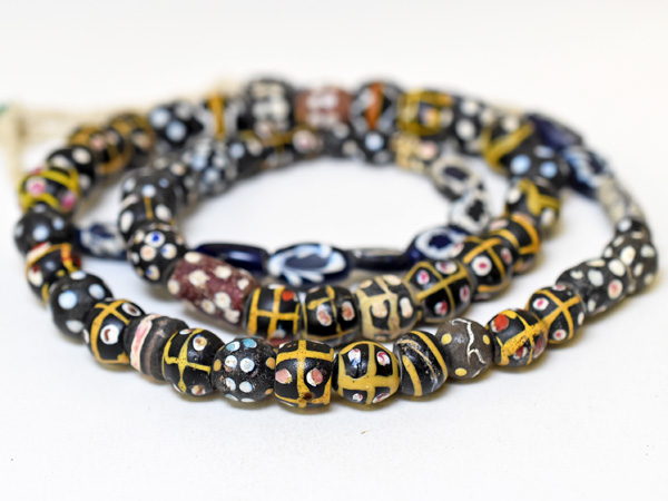 ヴェネチアビーズ（ばら、連） カテゴリ商品一覧｜アンティークビーズ