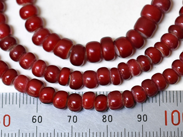 2410】ANTIQUEホワイトハーツほぼ血赤中粒ビーズ一連4(Φ5.5mm)【とんぼ