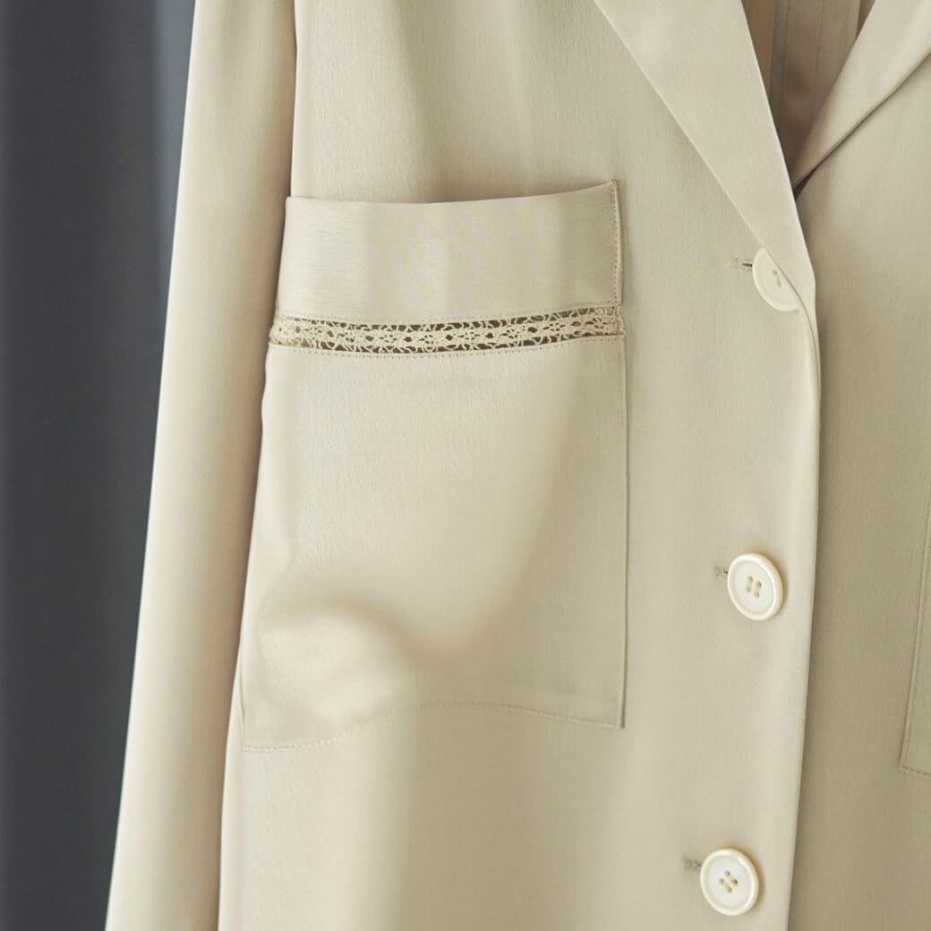 anuke アンヌーク サテン テーラード シャツ｜BORN FREE ONLINE SHOP