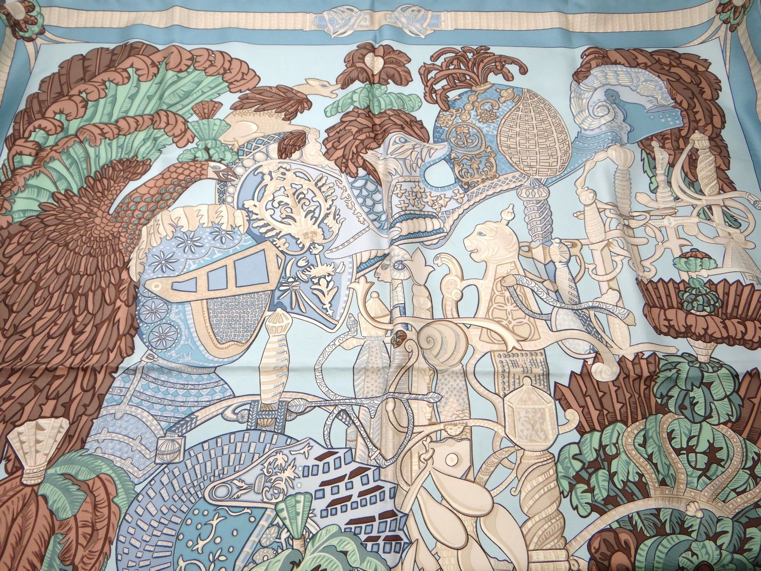 B*M様 HERMES カレ90 enPANACHE 羽飾りの兜(最終価格) HERMES