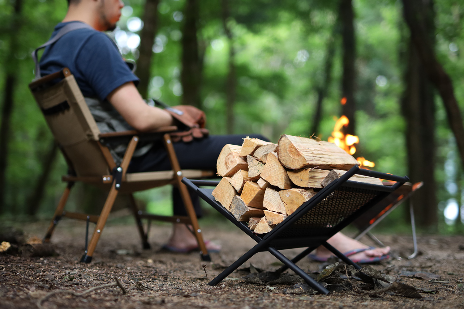 待望のコラボ新作！ONOE×クイックキャンプの「アイアン製薪ラック」に