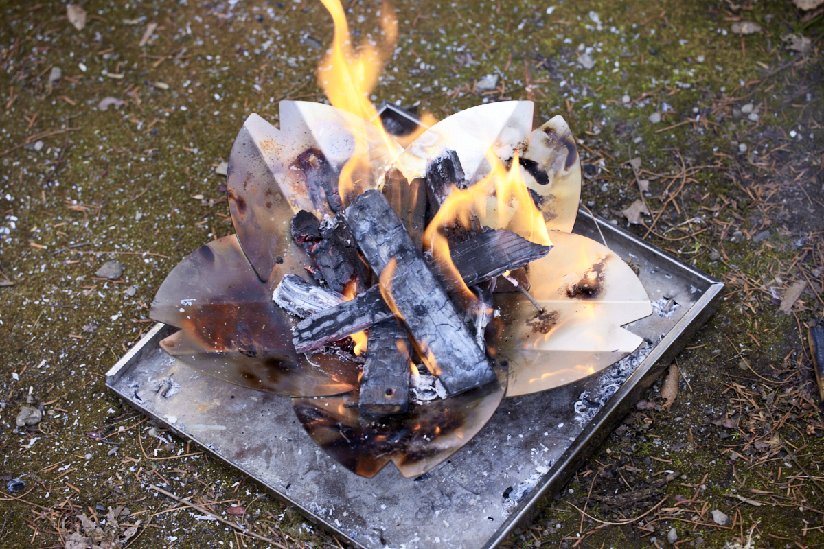 春だもの。「桜型焚き火台」と「酒乱カップ」でちょっと乱れてもいい