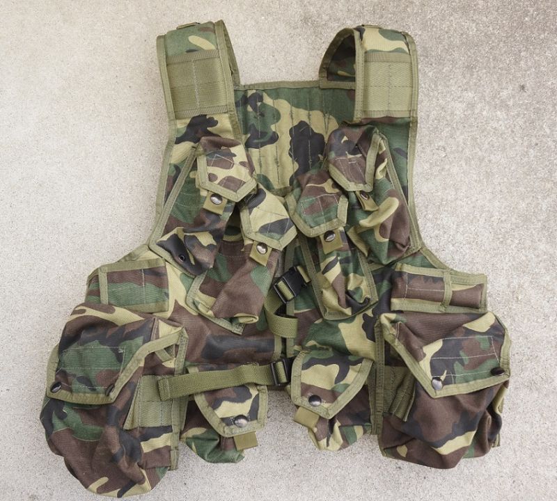 米軍放出イーグル ハリスベスト ウッドランド迷彩 - ミリタリー