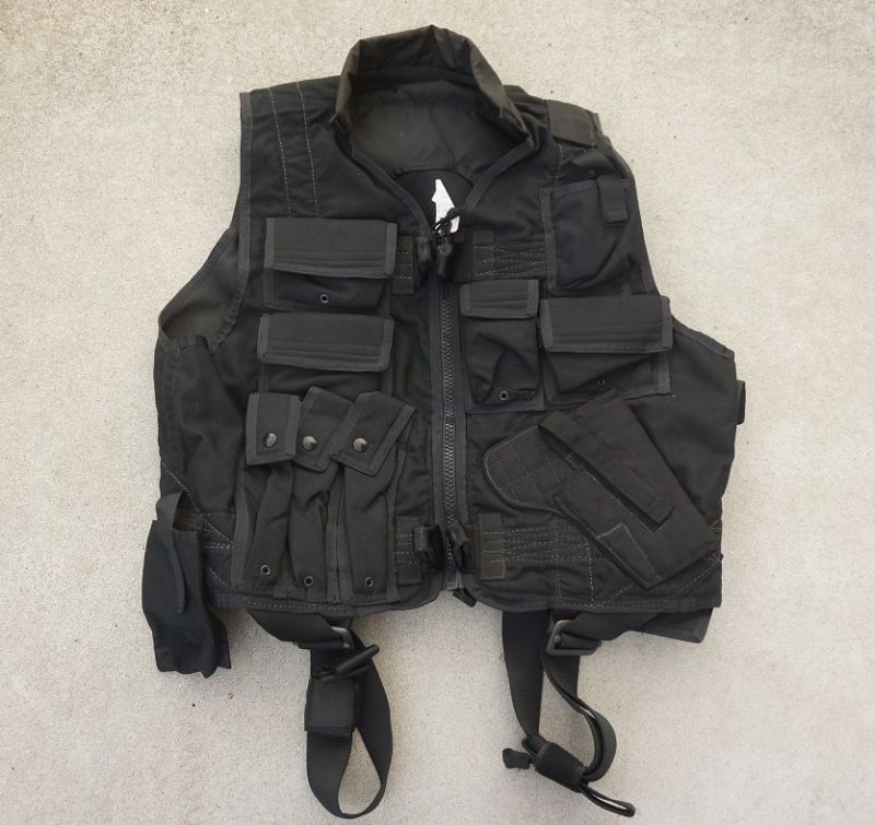 米法執行機関放出イーグルTAC-V2タクティカルベストMP5用 黒