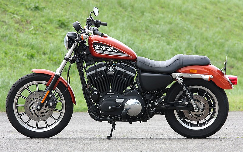 ハーレーダビッドソン XL883R スポーツスター883R – 伝統の4カム