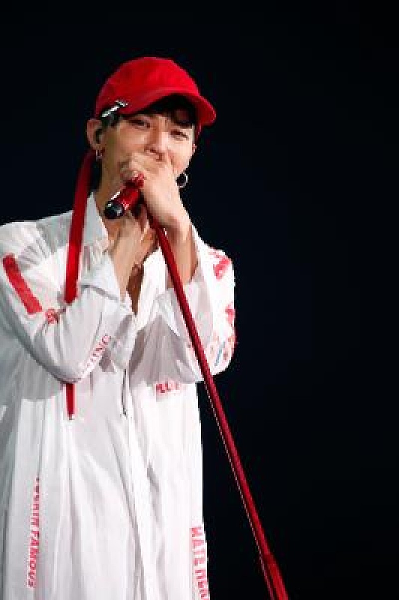 G-DRAGON、ジャパンツアーファイナルにV.Iがサプライズ出演 | Daily