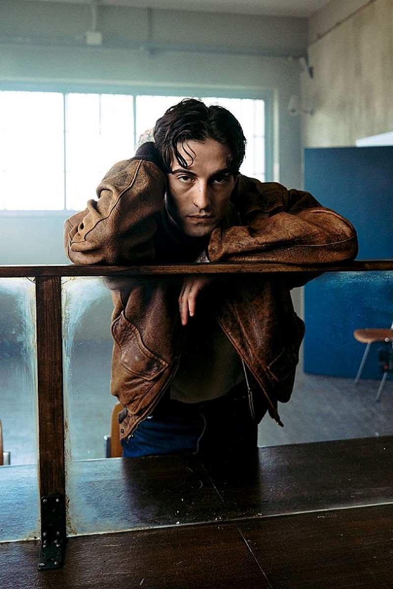 マネスキンのダミアーノ・デイヴィッド、1stソロAL『ファニー・リトル