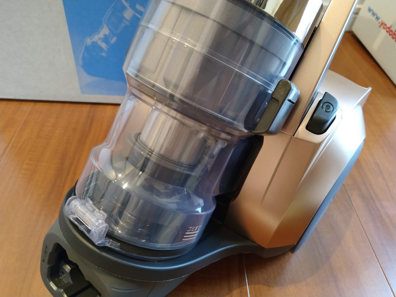 軽量コンパクトでフィルターレスなパナソニックのサイクロン掃除機『MC