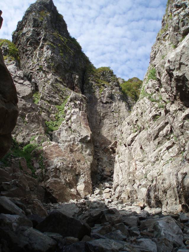 朝日連峰 三面川 岩井俣沢 ガッコ沢左俣 2009/9/19-22 | ぶなの会