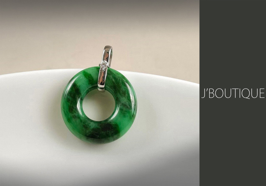 ミャンマー産天然無処理翡翠 玉環 ドーナツ 艶緑 ペンダント K18