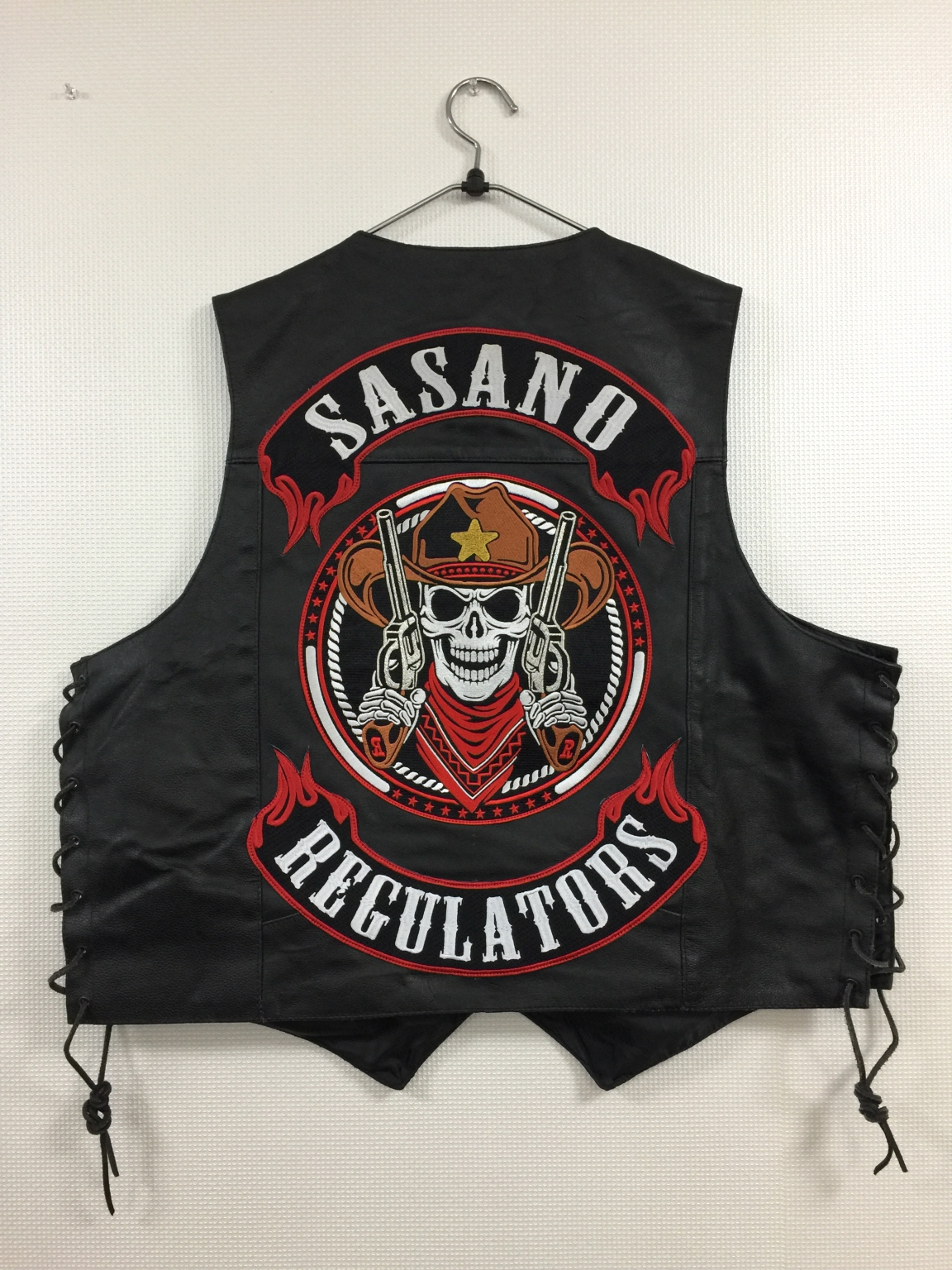 REGULATORS様 革ベストMCパッチ刺繍 | バイクチーム刺繍・革ジャン刺繍