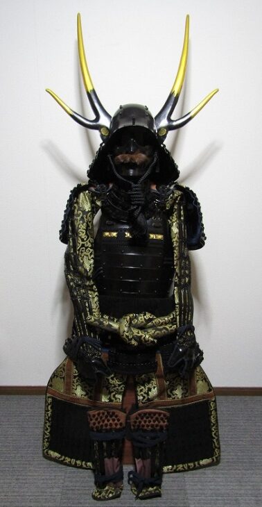 甲冑 等身大 鎧兜 一式 鎧櫃 具足 変わり兜 ｜骨董品買取・和楽器買取